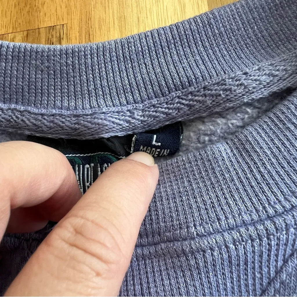 Seattle Embroidered Lavender Crewneck Sweatshirt – Size L Purple Size L - Image 3