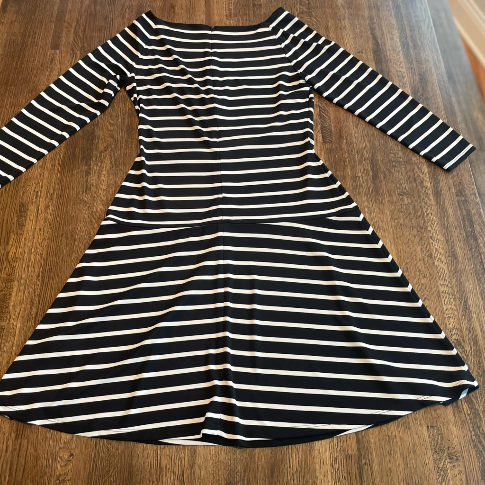 Ralph Lauren Black and White Stripe Dress with Boat Neck  - Size 6 - Image 4