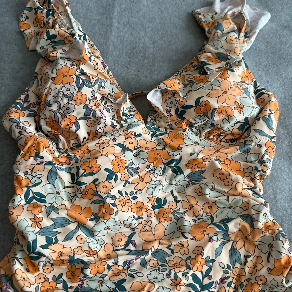 NWT CUPSHE Women's Ruffled One Piece Swimsuit V Neck Lace Up Orange size L - Image 4