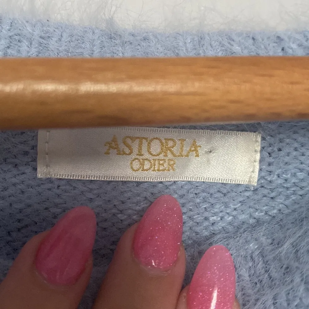 Astoria Odier Light Blue Embroidered Sweater Size Medium - Image 5