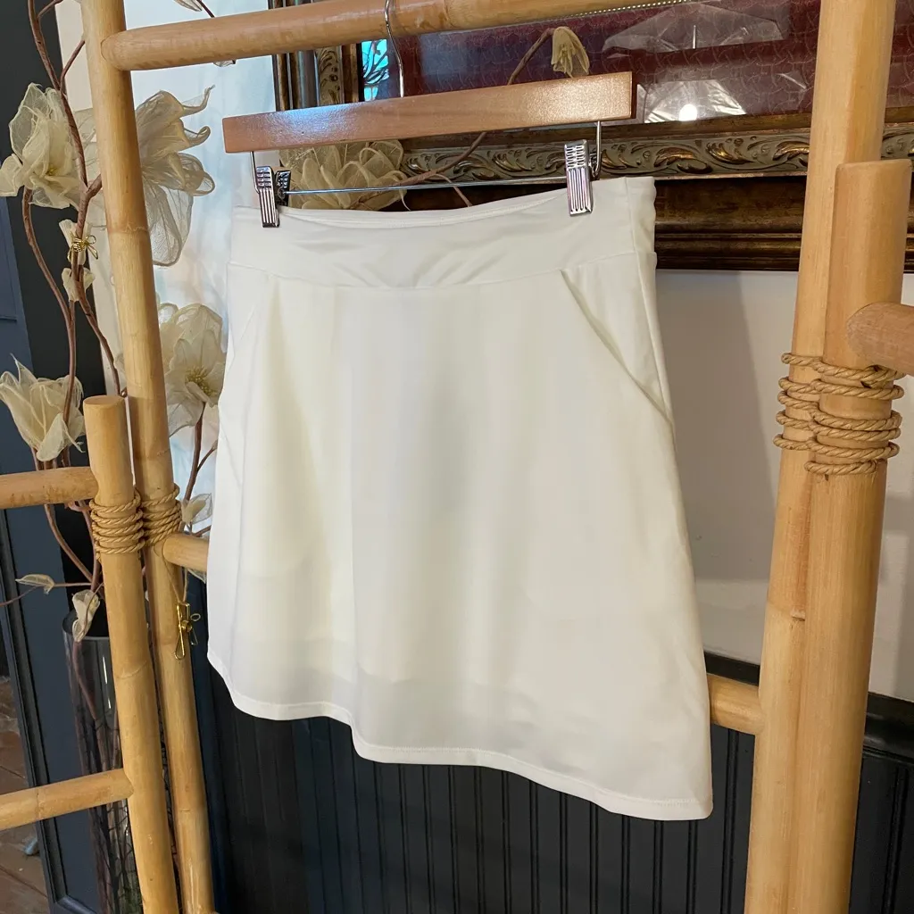 NWT Acegolfs White Golf Skort Skirt w Built in Shorts - Image 3