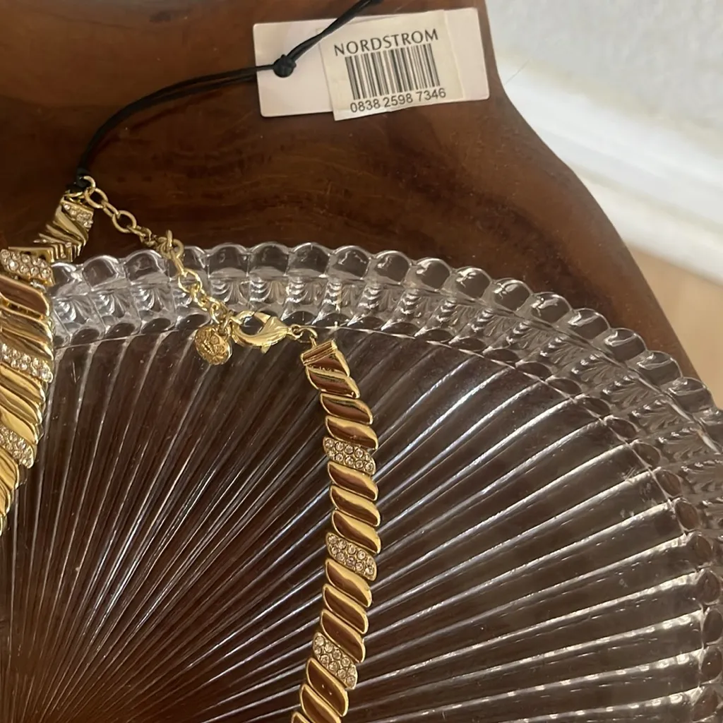 Nordstrom Gold Rope Necklace Elegant Design - Image 3