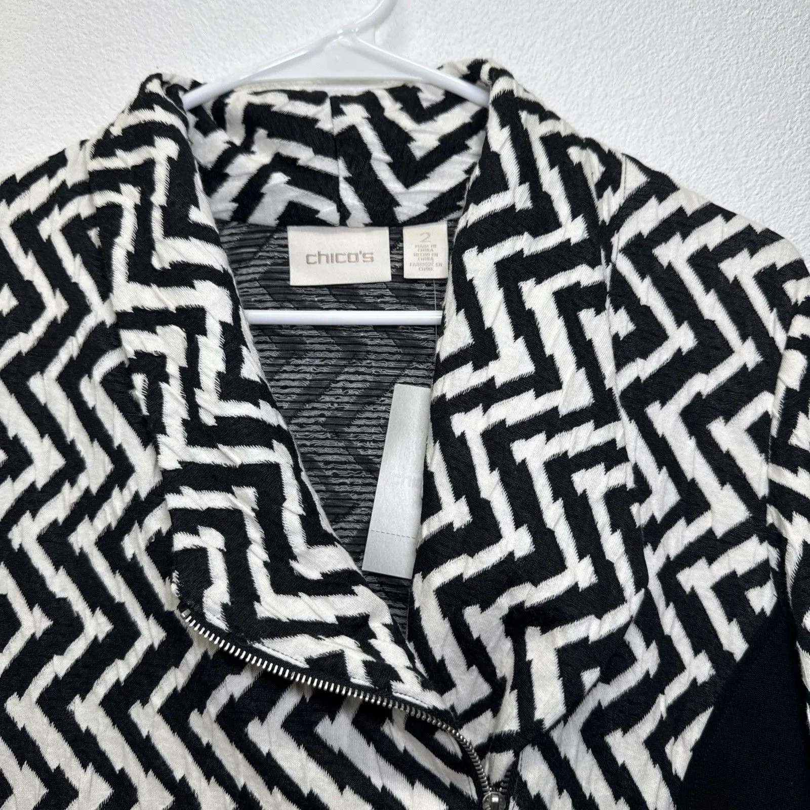 Chicos Knit Zig Zag Button Blazer‎ Jacket Ribbed 2 Chevron New Black White Zip - Image 2