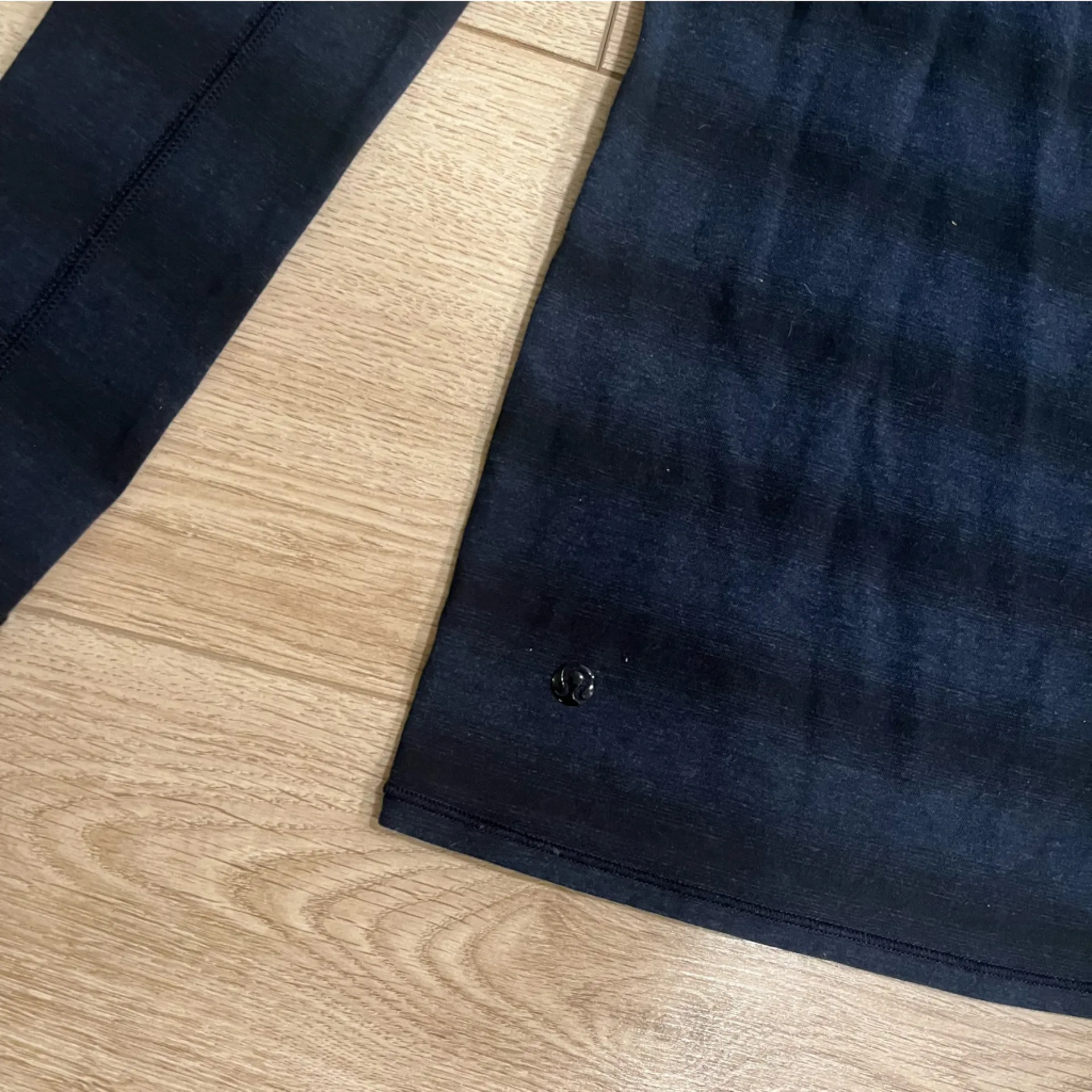 Lululemon Women’s Find Your Zen Blue Black Striped Long Sleeve Pocket Size 6 - Image 5