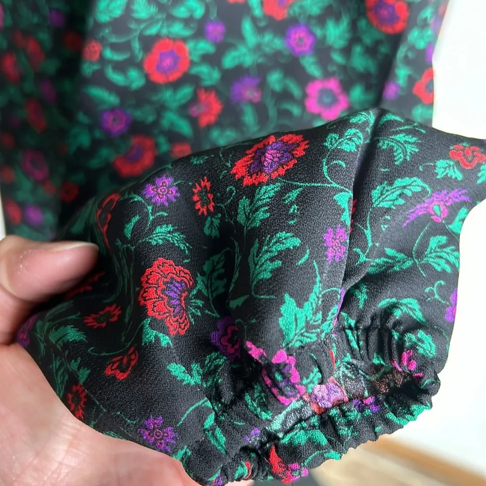 Cupcakes & Cashmere Floral Blouse Size Medium - Image 9