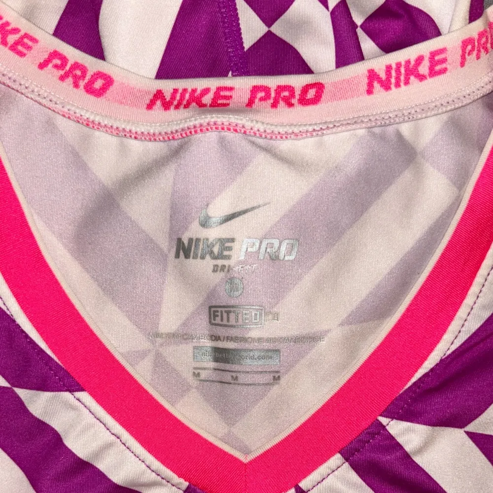 Nike pro dri fit tank top fitted size medium purple activewear top sports - Image 5