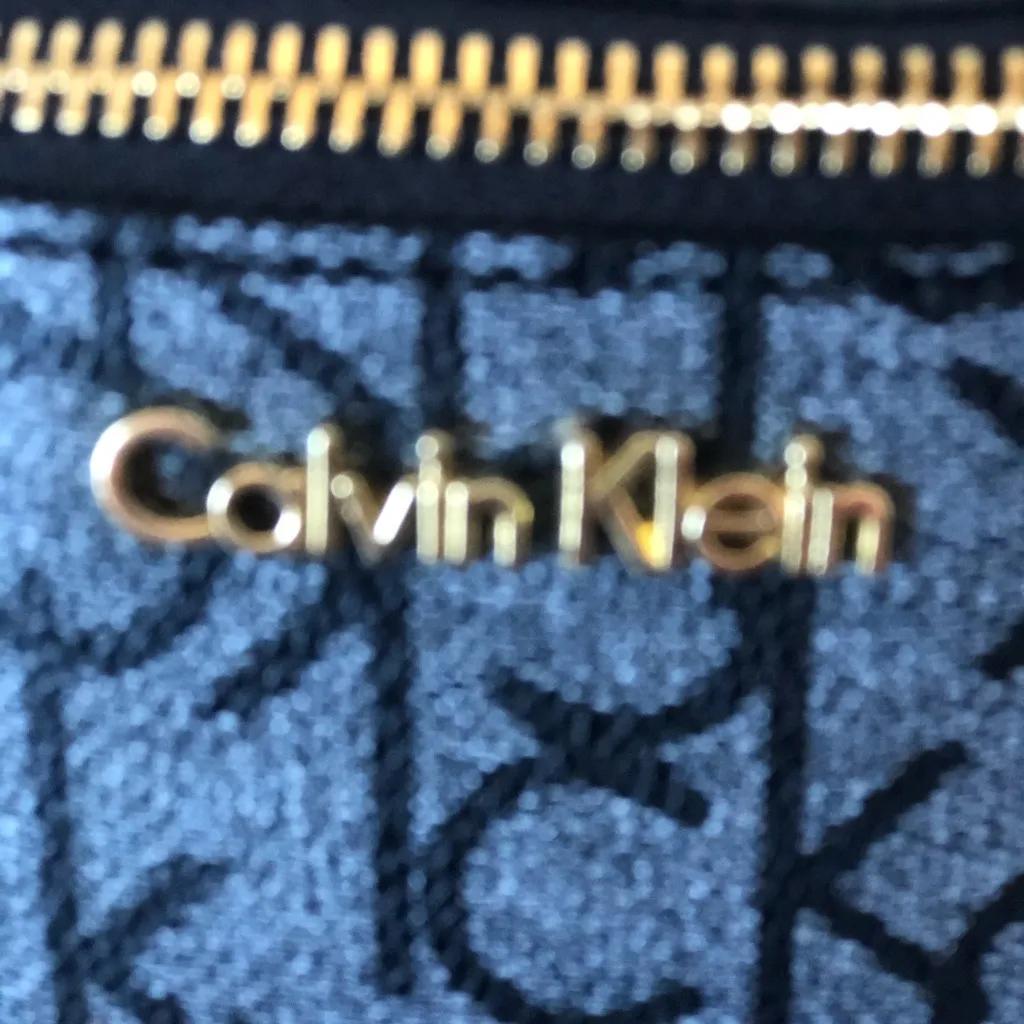 Calvin Klein signature wristlet - Image 6