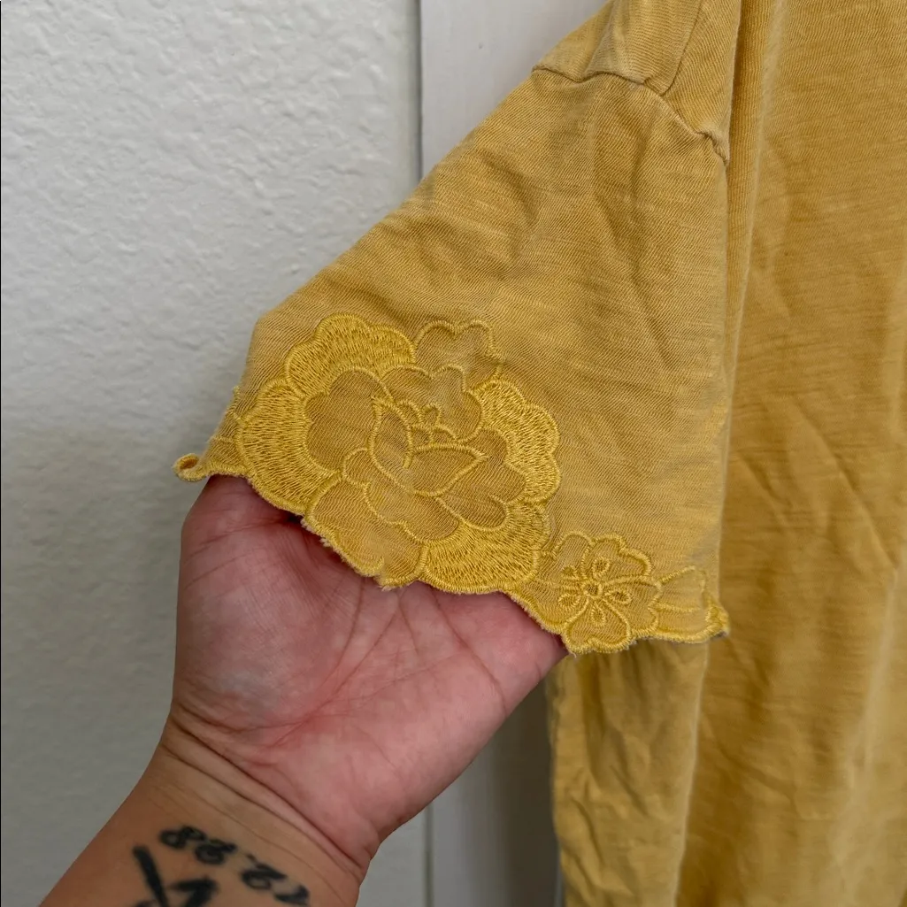Old Navy Golden Short Sleeve Tee - Image 2