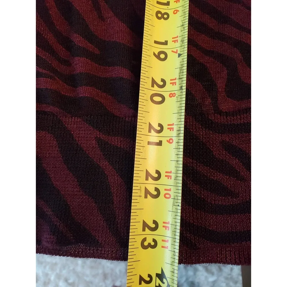 Women's Black & Maroon Long Sleeve Buttons Front Casual Cardigan Sweater Size undefined - Image 9