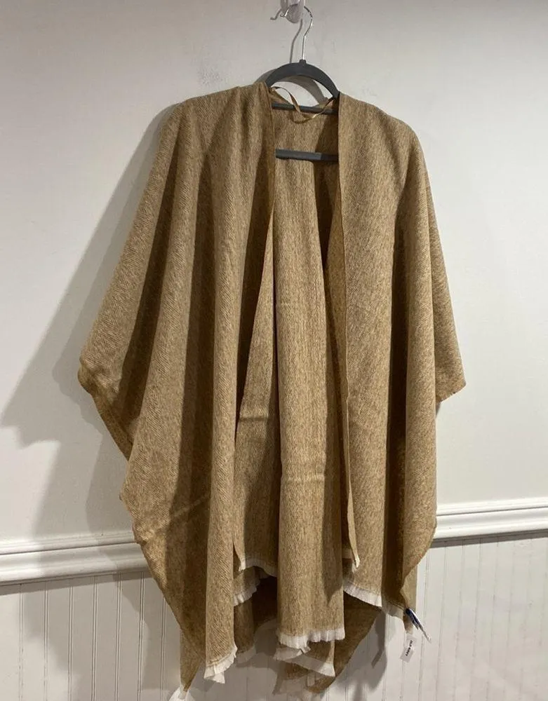 Old navy shawl scarf poncho‎ tan cream NEW with tags super soft one size wrap - Image 2