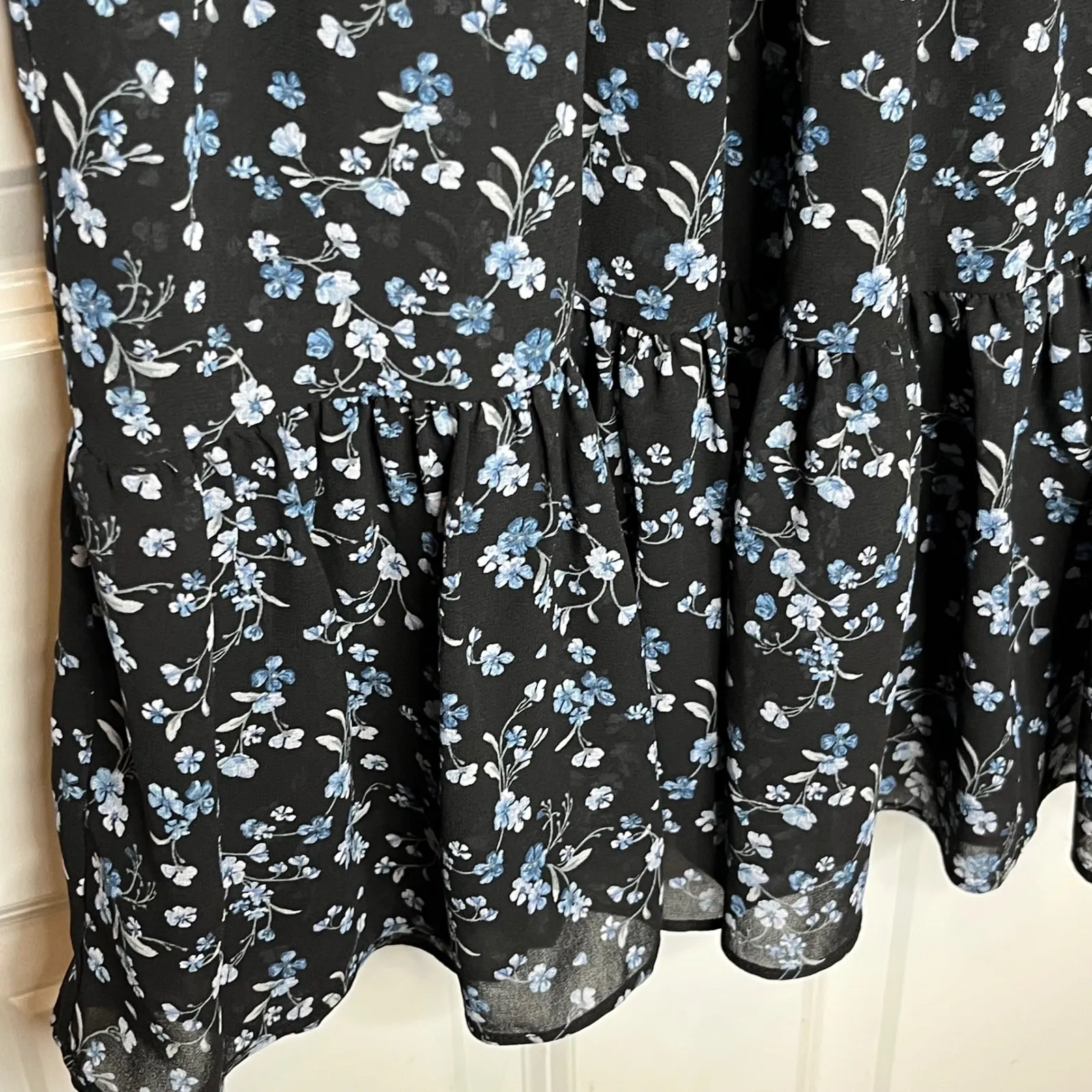 Ever New Melbourne Women Size 8 Black Blue Floral Ruffle Tiered Midi Dress - Image 4