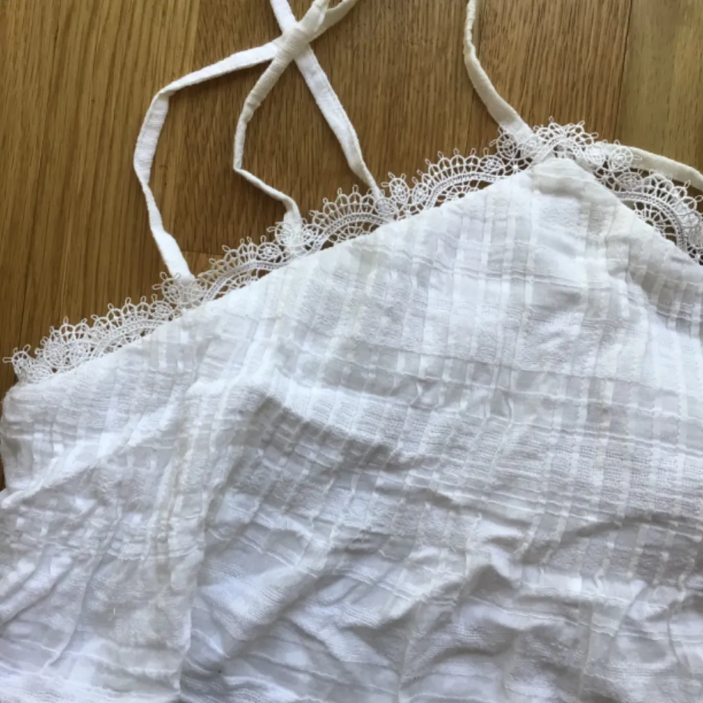 WHBM White Tiered Pleat front Racerback design Eyelash Lace Trim cami in sm - Image 3