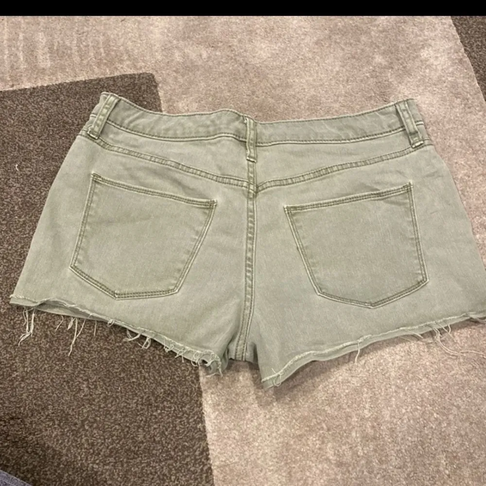 Universal Thread army green shorts 8 - Image 6