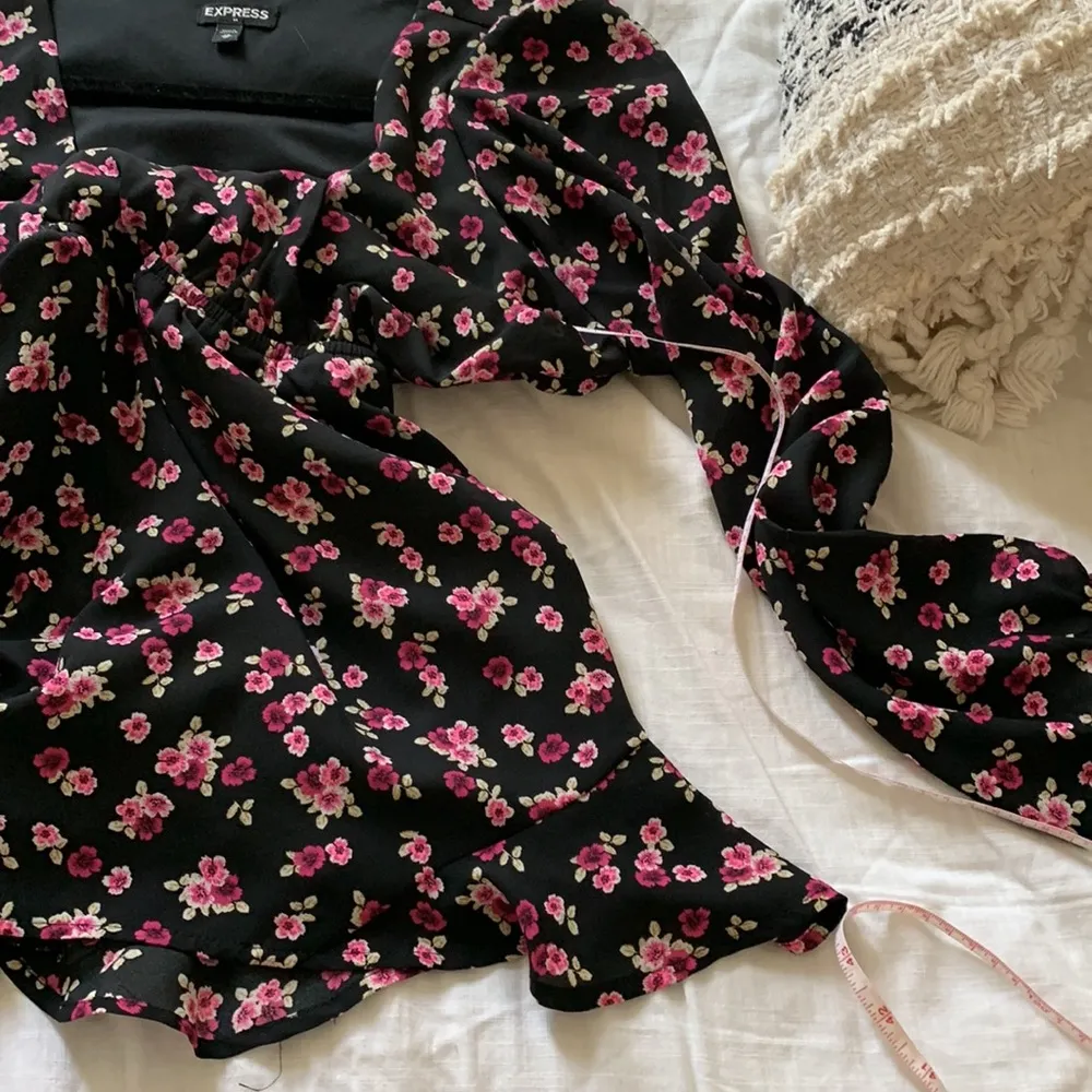 Black Floral Romper V-Neck Surplice ruffle hem, long sleeve size XS - Image 6