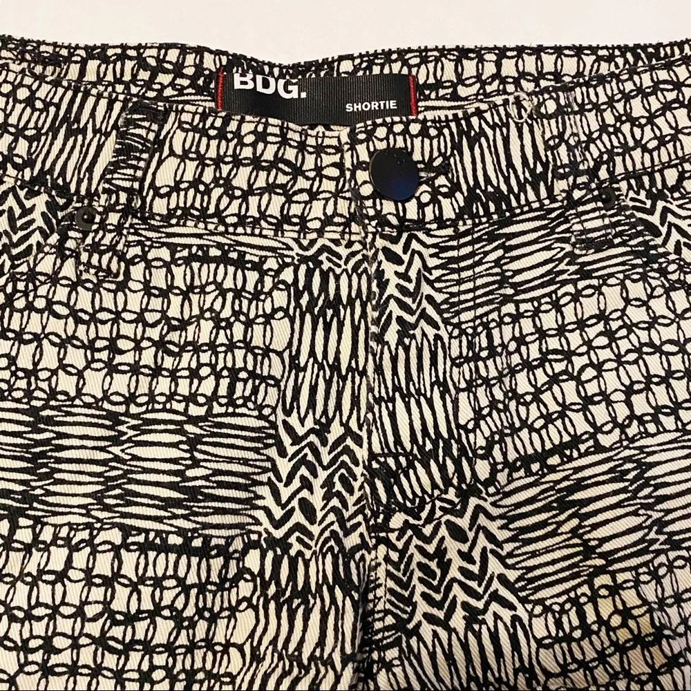 Urban Outfitters BDG Shortie shorts black white geometric womens size‎ 25 - Image 3