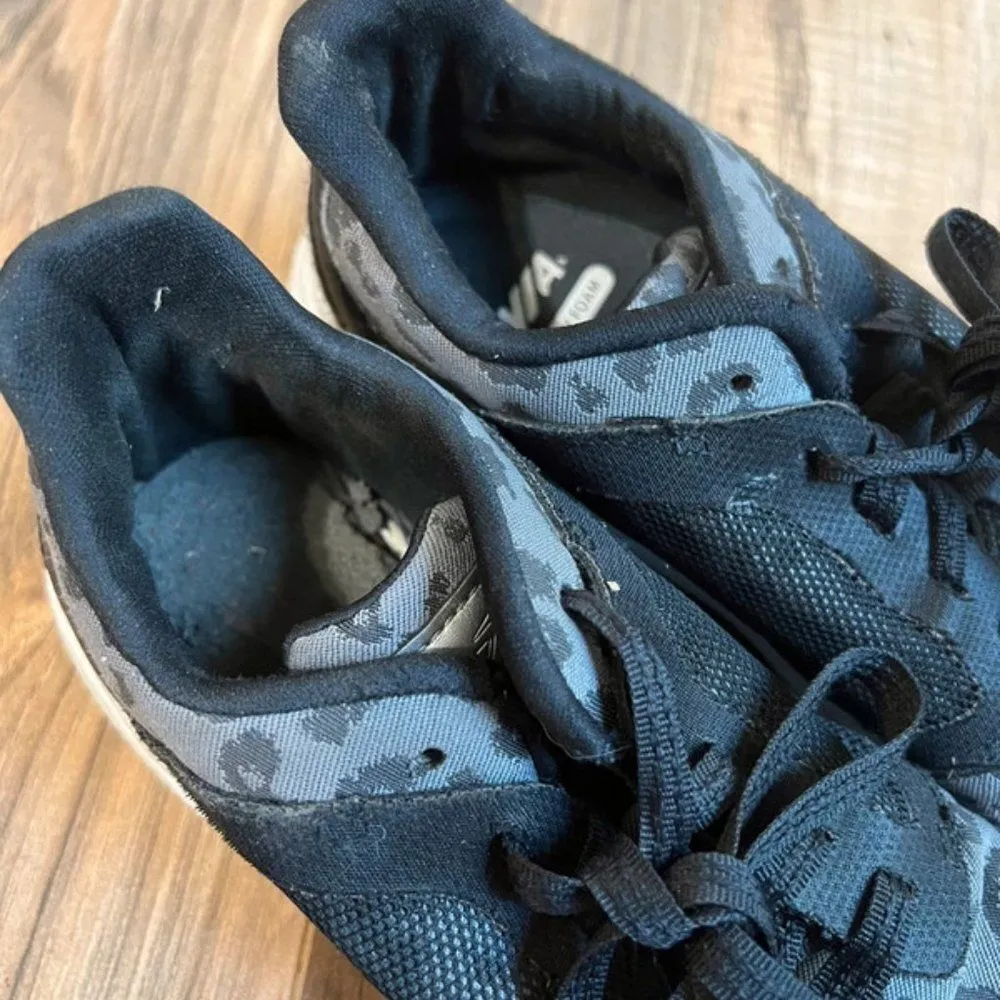 Avia memory foam shoes size 6 - Image 2