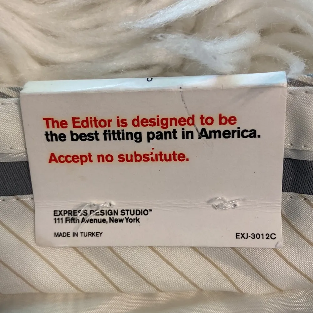 EXPRESS Editor Low Rise Straight ThroughHip Crop Panta/Shorts size 0 brand new - Image 7