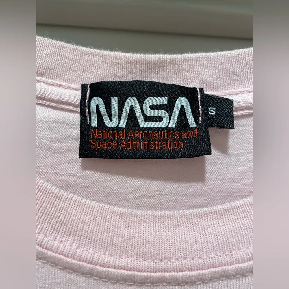 NASA Space Logo Light Baby Pink Short Sleeve Graphic Printed Tee T-Shirt - Small - Image 7