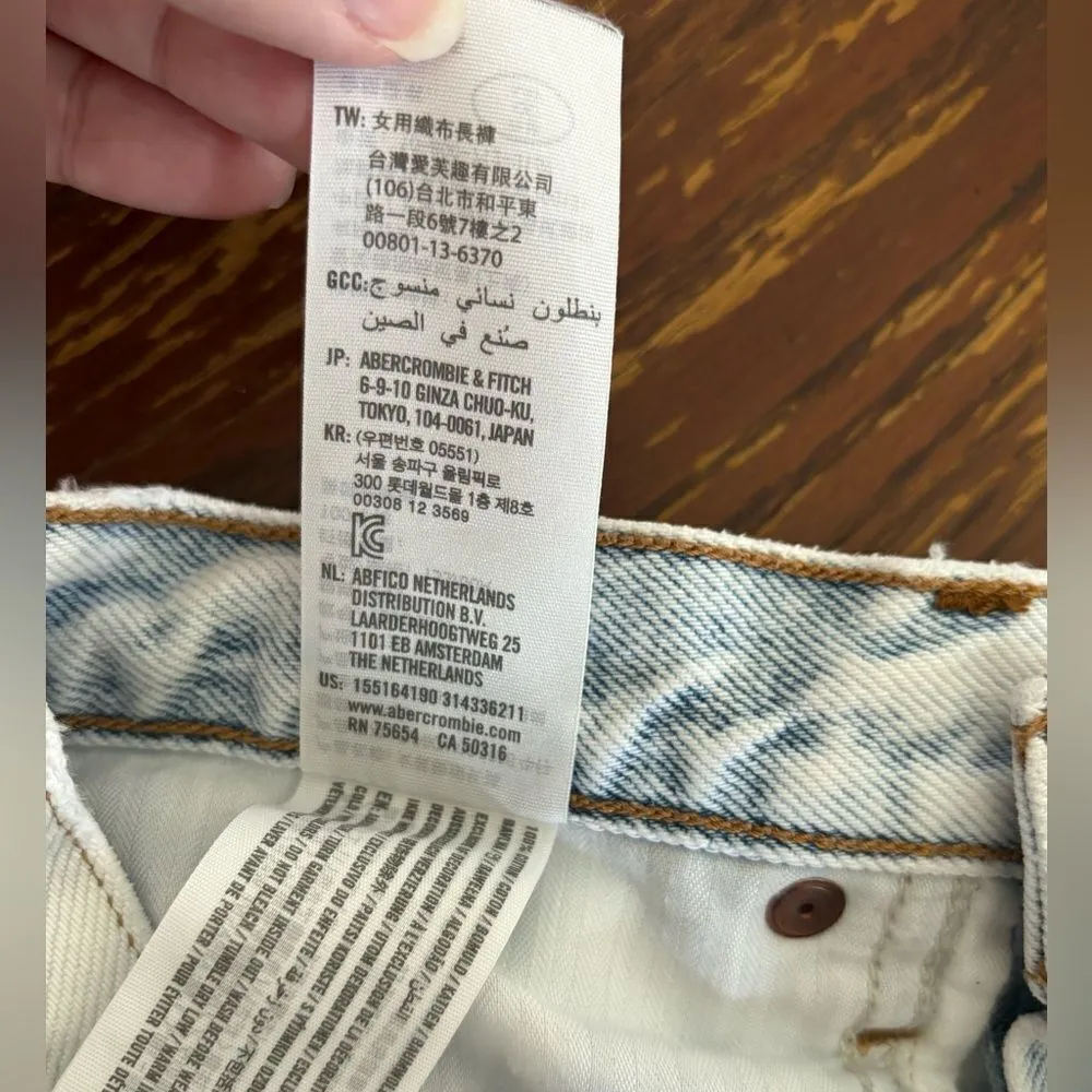 Abercrombie high rise distressed mom jeans 00S 100% cotton - Image 4