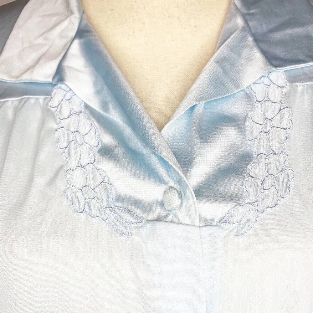 Vintage Vanity Fair Light Blue Robe Embroidered Button Down Nylon Plus Sz Medium - Image 3