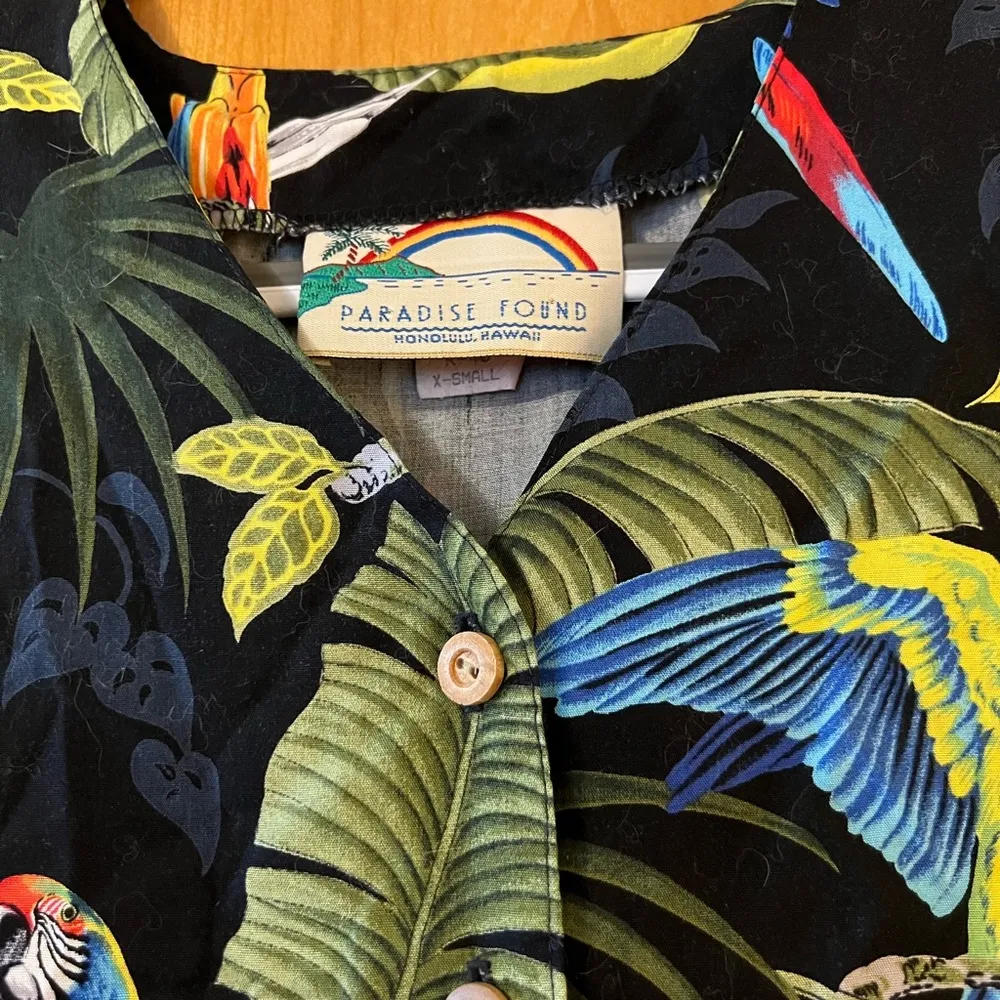 Paradise Found Hawaii Vintage Hawaiian Button Down Cropped Shirt Macaws Birds XS - Image 2