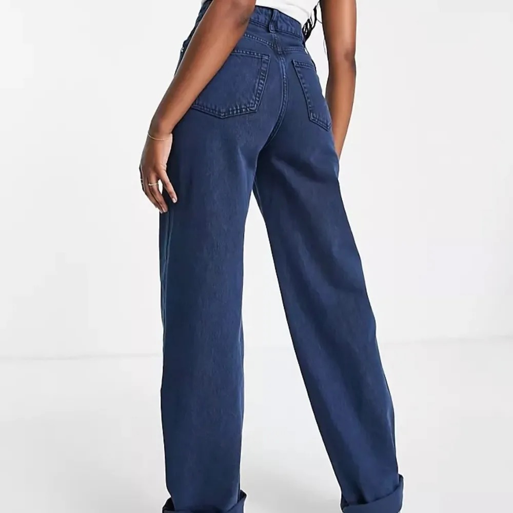 Topshop  oversized Mom jeans in colbat blue rinse high  waisted - Image 2