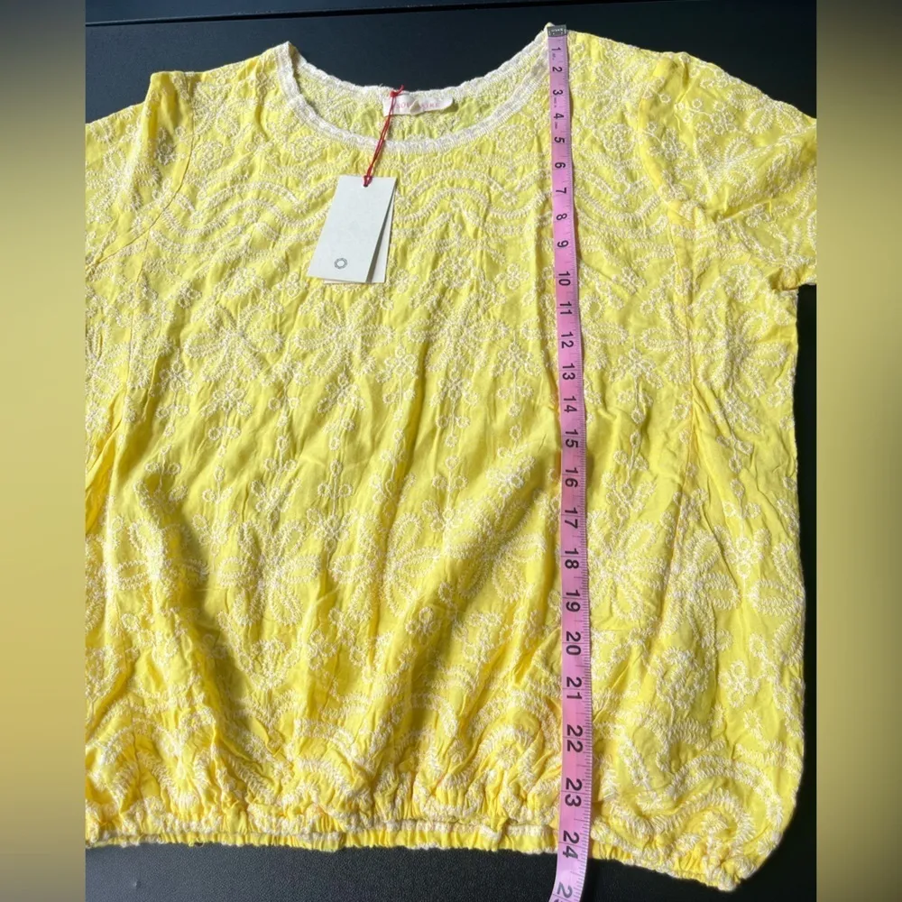 NWT yellow floral embroidered top size XL stretchy bottom hem bohemian hippie - Image 5