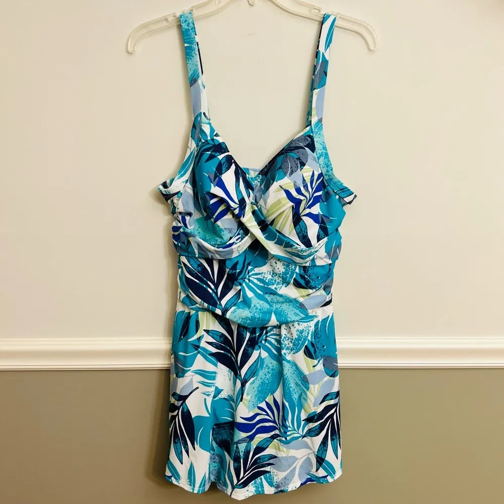 Denim & Co. Floral Beach Regular Sweetheart
Twist Front Swim Dress Size 14 - Image 6