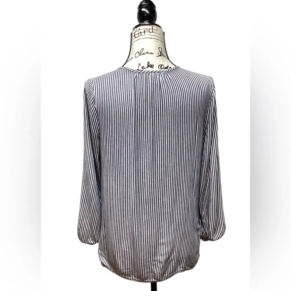 Old Navy Tunic. Blue/white stripe. Medium - Image 5