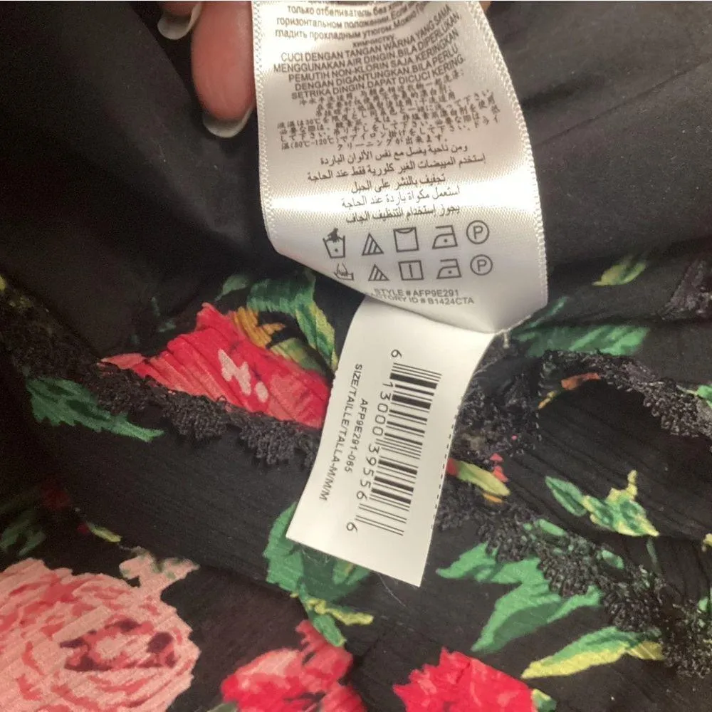 BCBGMAXAZRIA floral romper. Medium - Image 10