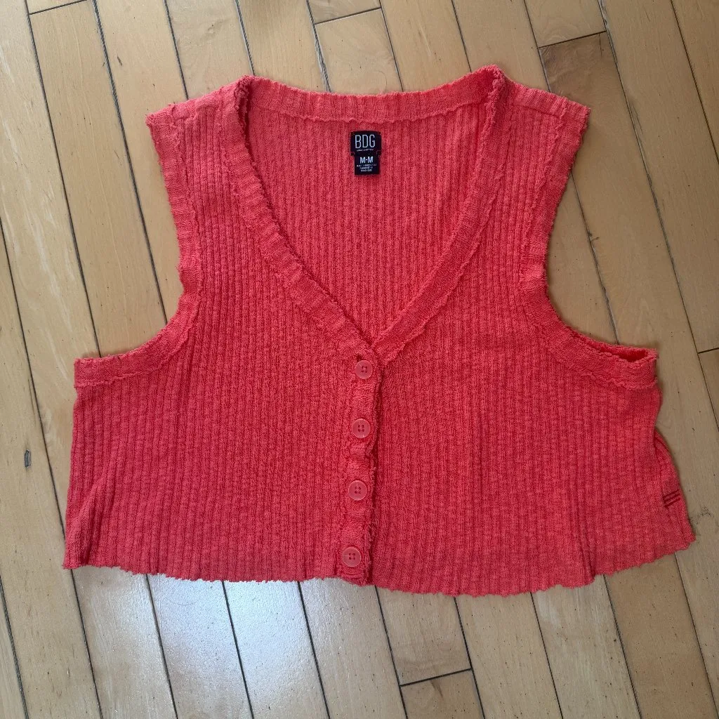 URBAN OUTFITTERS BDG Ribbed Cropped Button Front Sweater Tank Size medium - Image 2