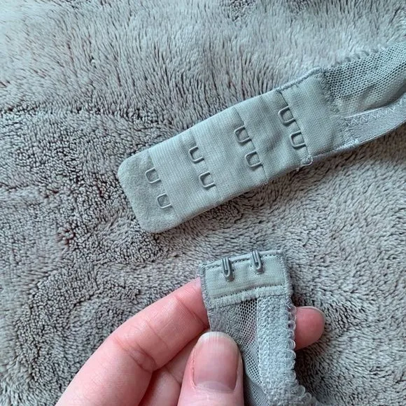 Gilligan & O'Malley Nursing Bra Size Medium Purple Gray Lace Wireless Bralette - Image 5