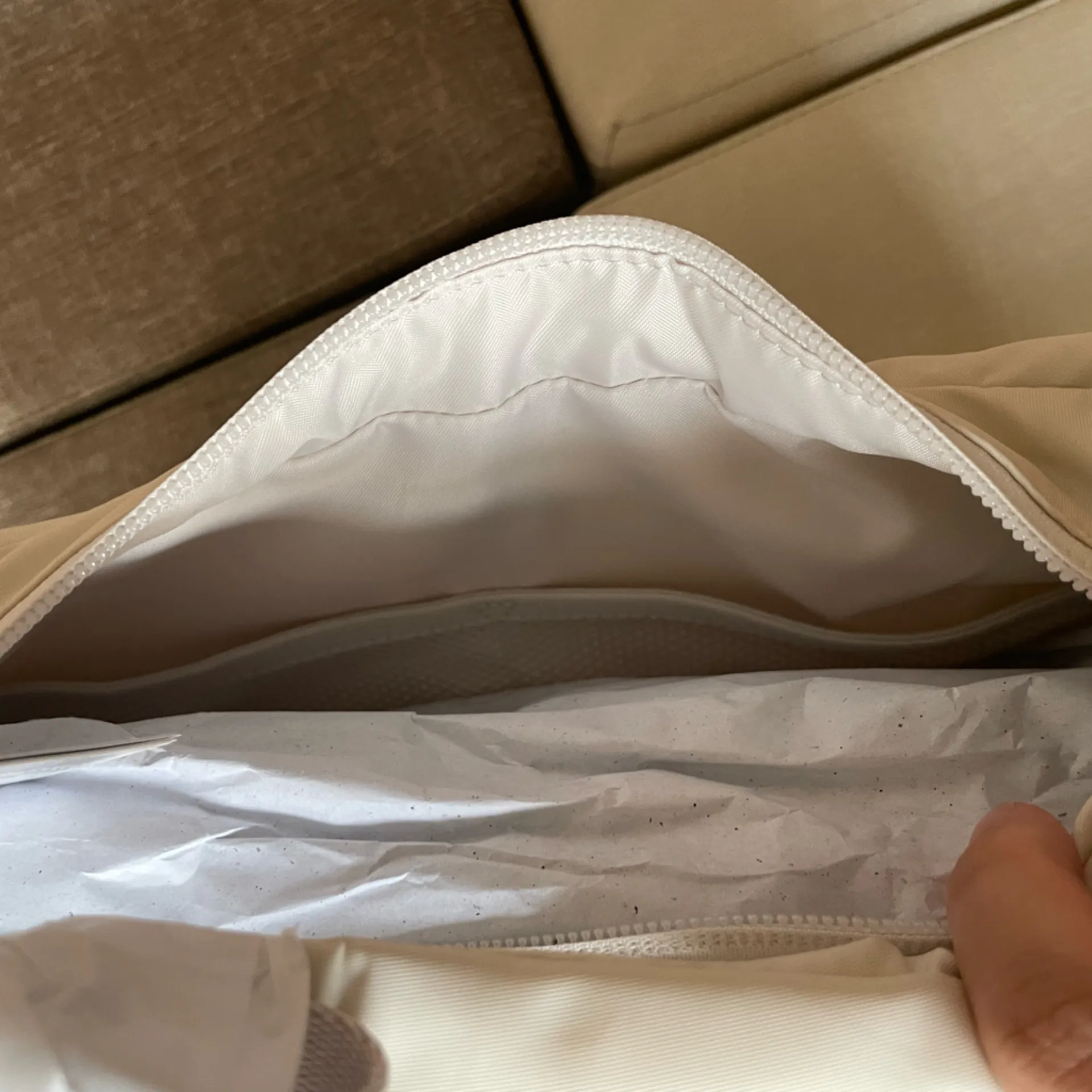 Lululemon  Mini Shoulder Bag 4L - Image 11