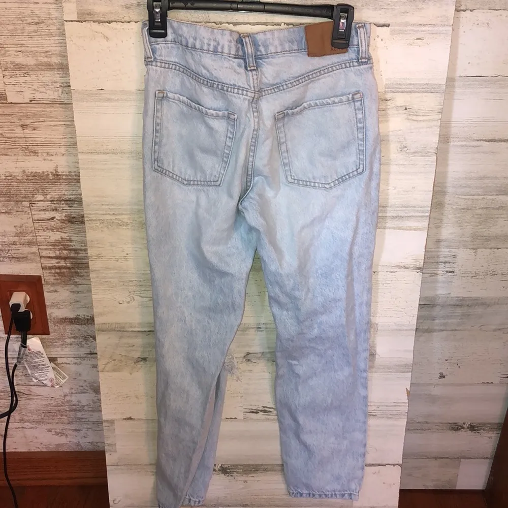 Aeropostale mom Jeans distressed white wash jeans size 2 ankle jeans very open‌ - Image 4