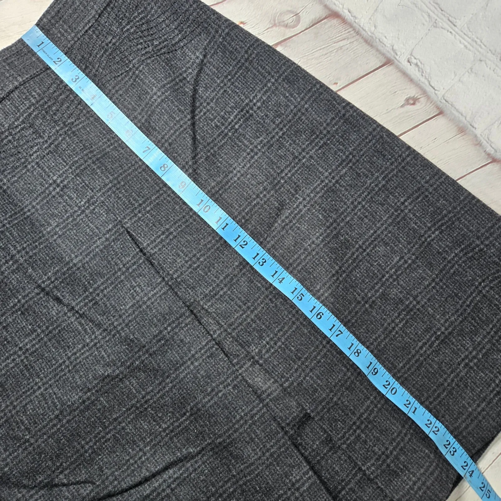 Body by Victoria Plaid Wool Blend Blazer Skirt Suit Set Size 10 Gray - Image 14