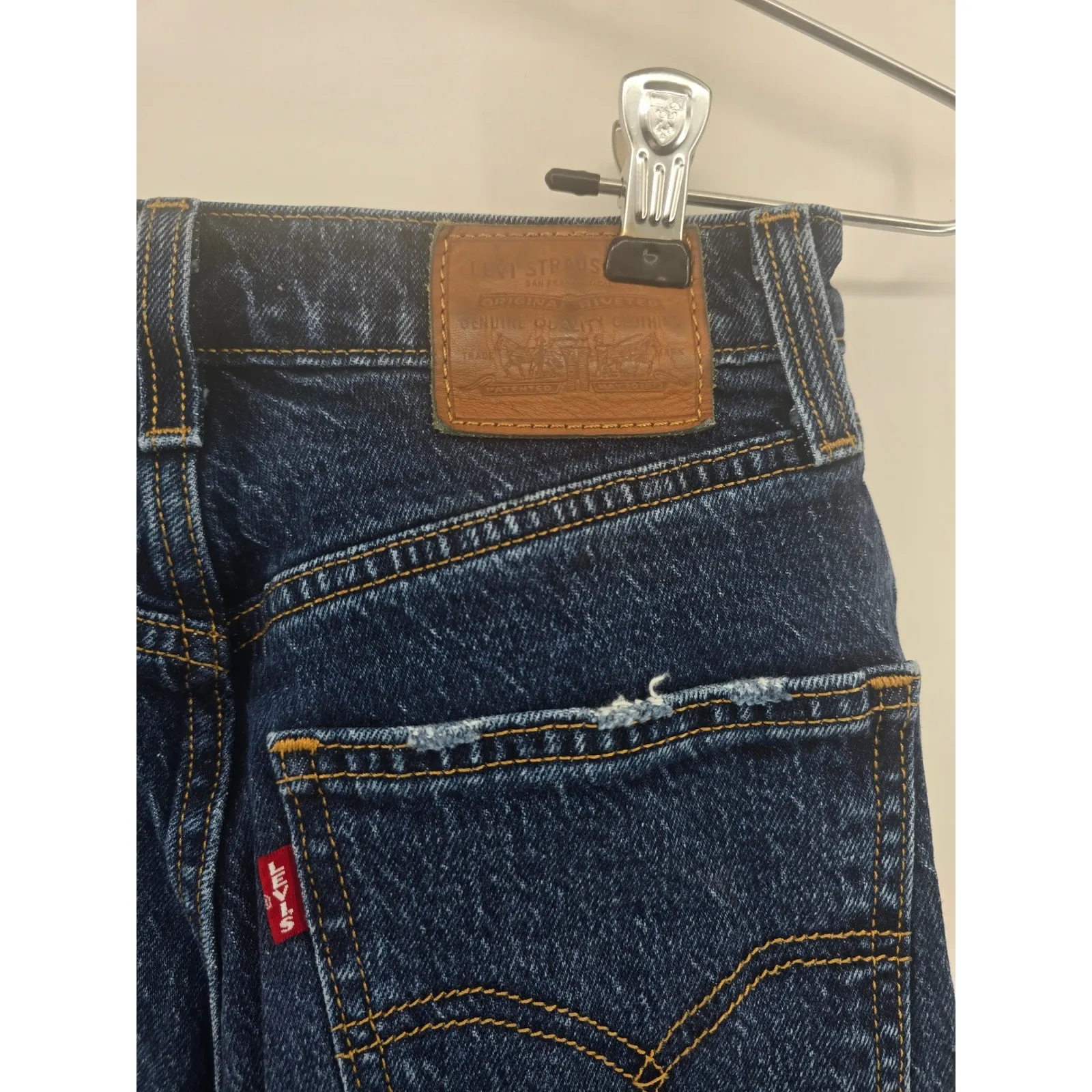 Levi's Premium 70s High Slim Straight Jeans Dark Wash Distressed Raw Hem Size 25 - Image 5