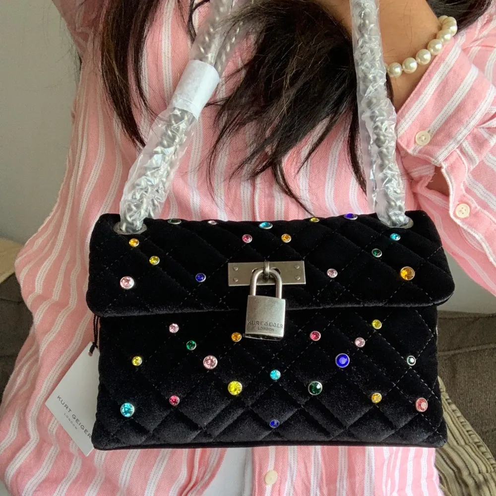 Authentic KURT GEIGER LONDON Velvet magnetic closure convertible Crosby/Shoulder - Image 15