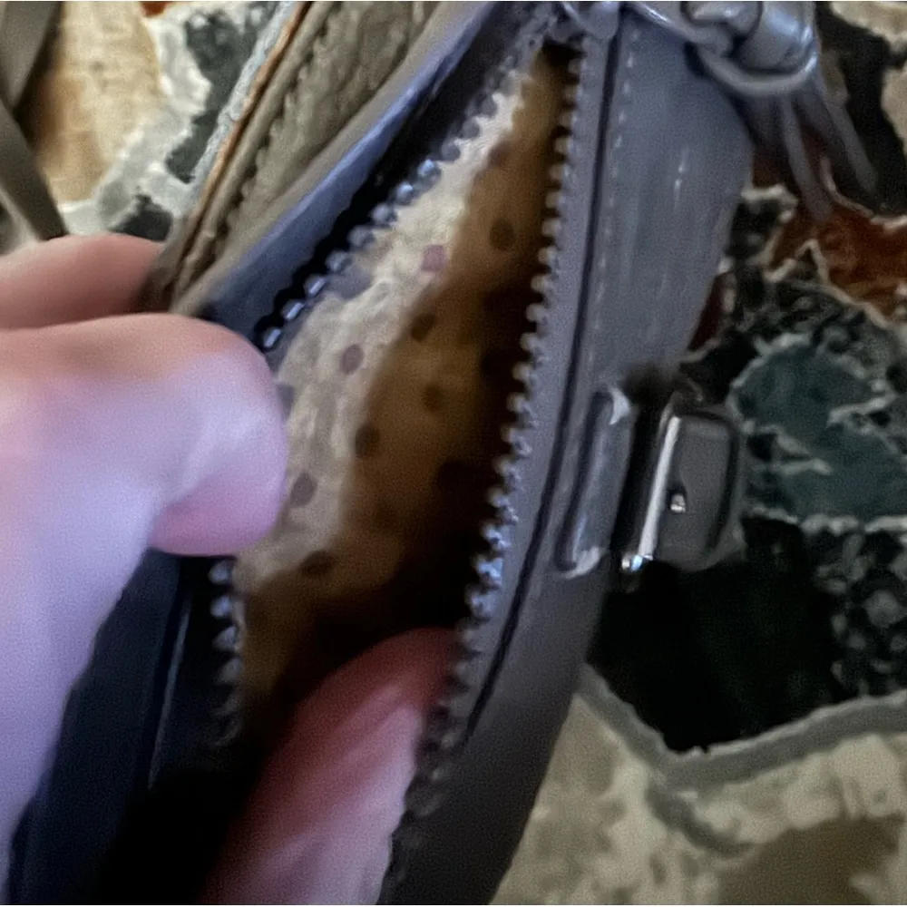 Sherpani Piper Mini Grey Cross Body Bag - Image 6