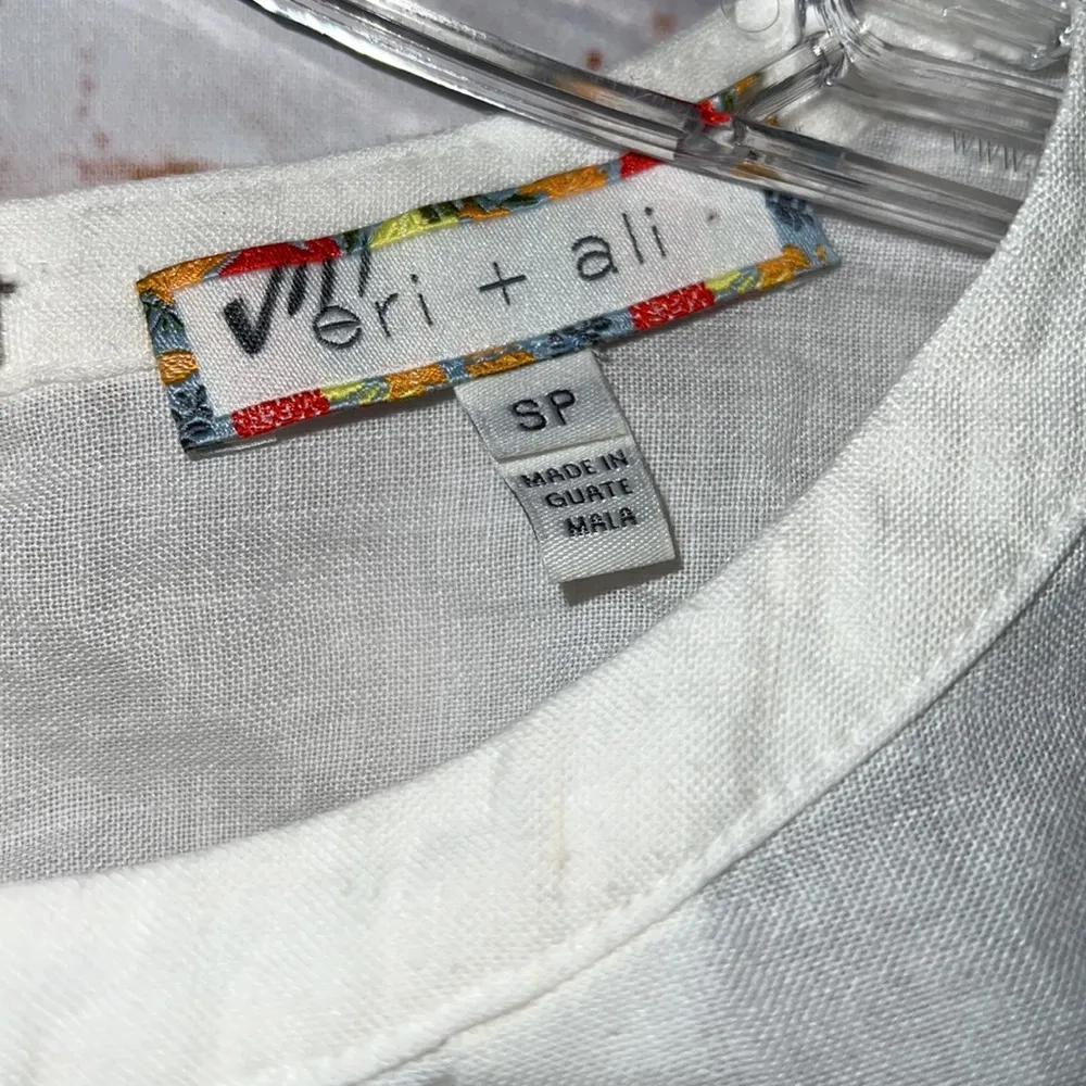 Eri + Ali Floral Applique cold shoulder blouse loose fit SP petite cream linen - Image 4