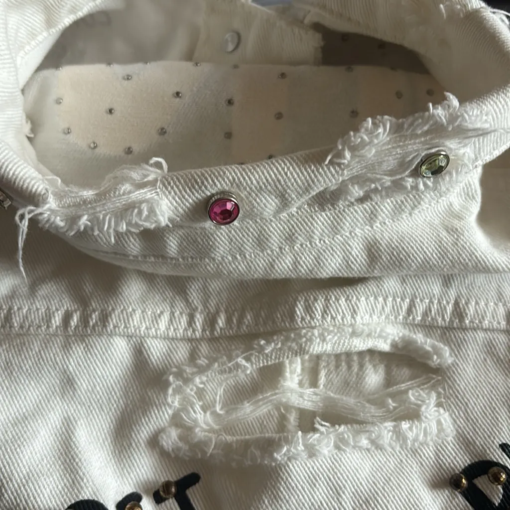 Lisette collection White Denim Jacket with Graphic Patches - Image 11