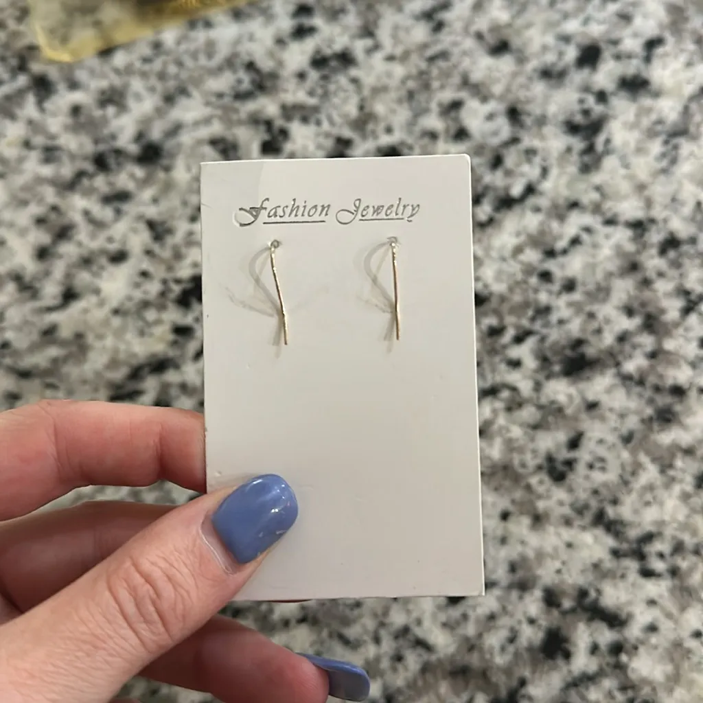 New without tags beaded earrings. Around 3.5 in long - Image 3