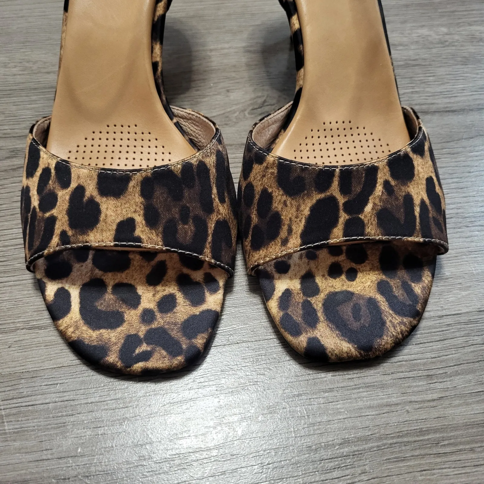 Corso Como Leopard Print Ankle Strap Kitten Heels Sandals Party Women's Size 8 - Image 5