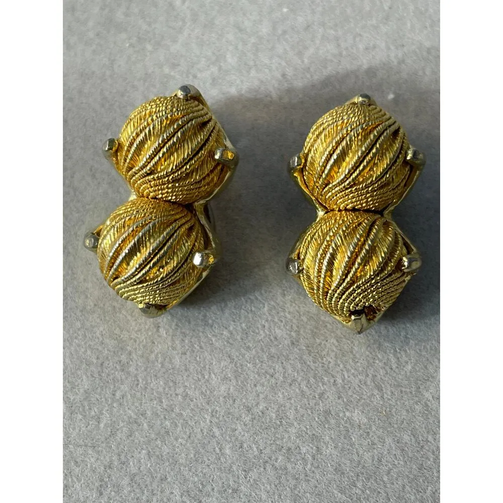 Vintage Gold Tone Seed Pod Clip On Earrings Old Money Coquette - Image 2