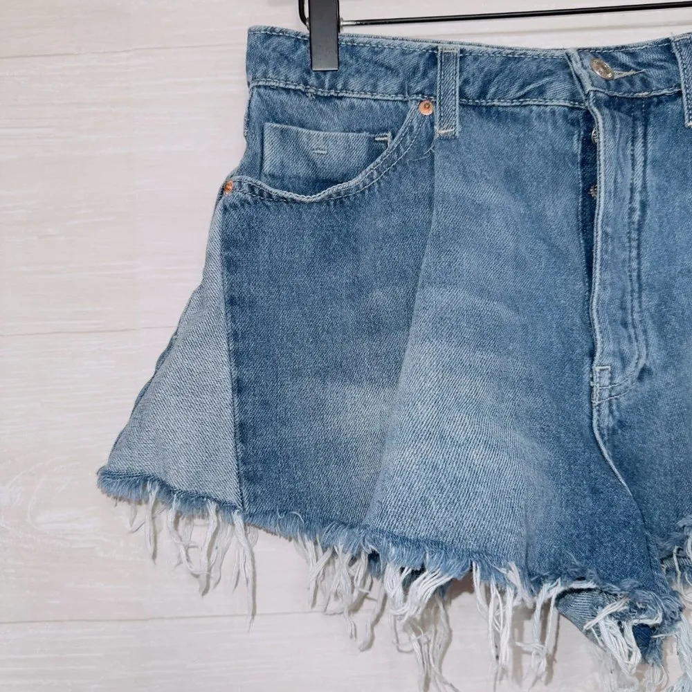 Forever 21 NWT Two-Toned Denim High Waisted Button Fly Cut Off Shortie Shorts 29 - Image 2