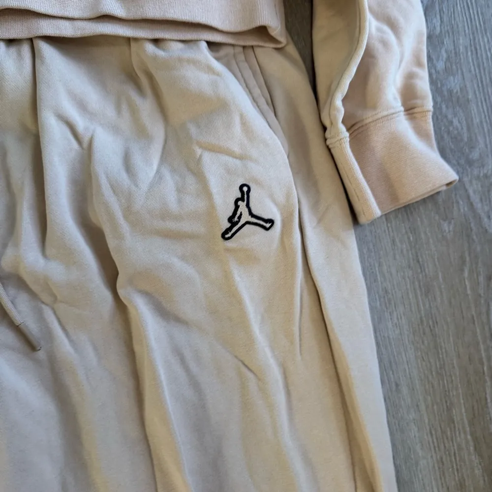 Jordan  Tan Jogger Set - Image 5