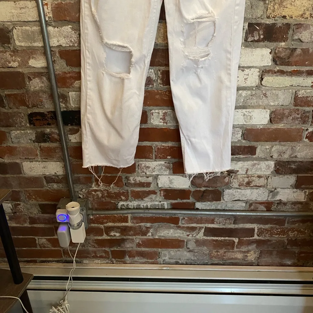 Wild Fable White  High-Rise Straight Ripped Distressed  Jeans Size 6 - Image 3