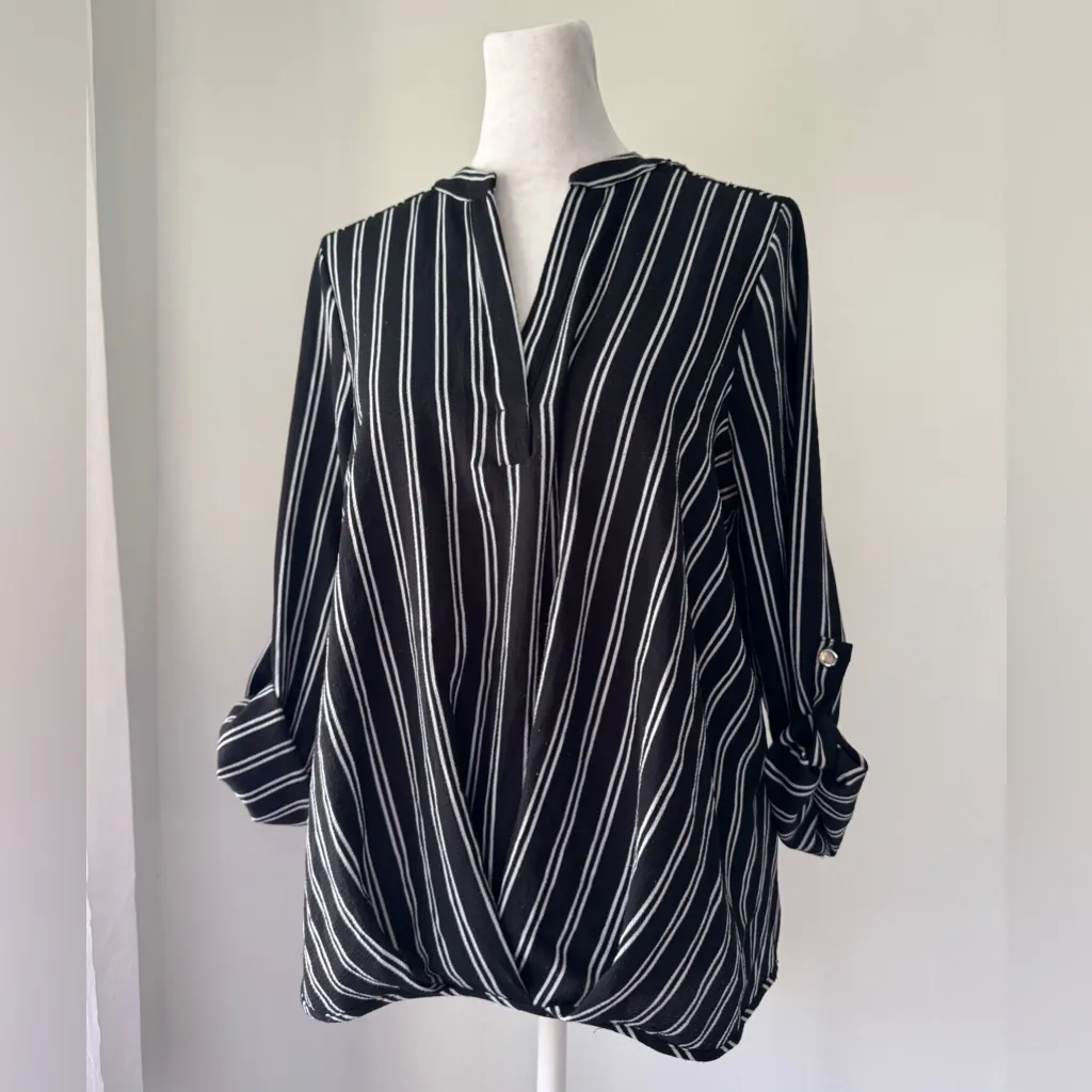 Lynn Ryan Black & White Striped Roll Tab Blouse Size M - Image 3