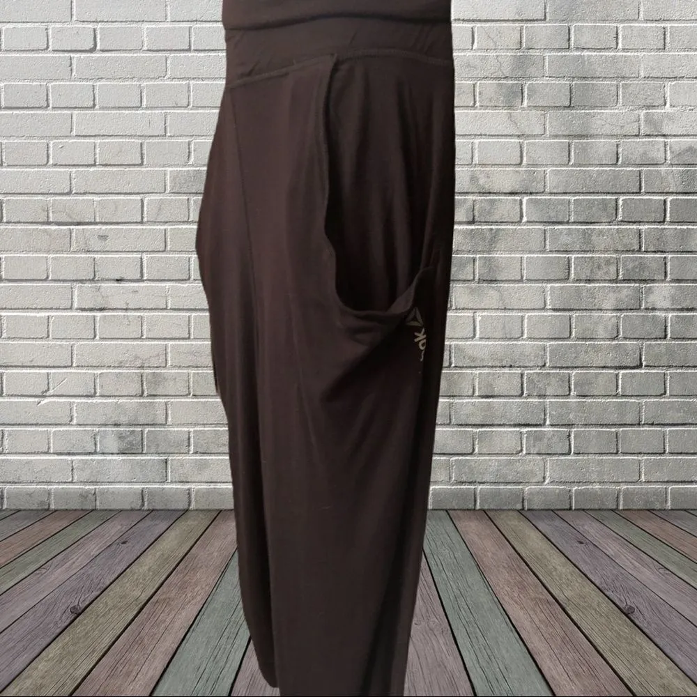 Reebok brand work out pants - Image 3