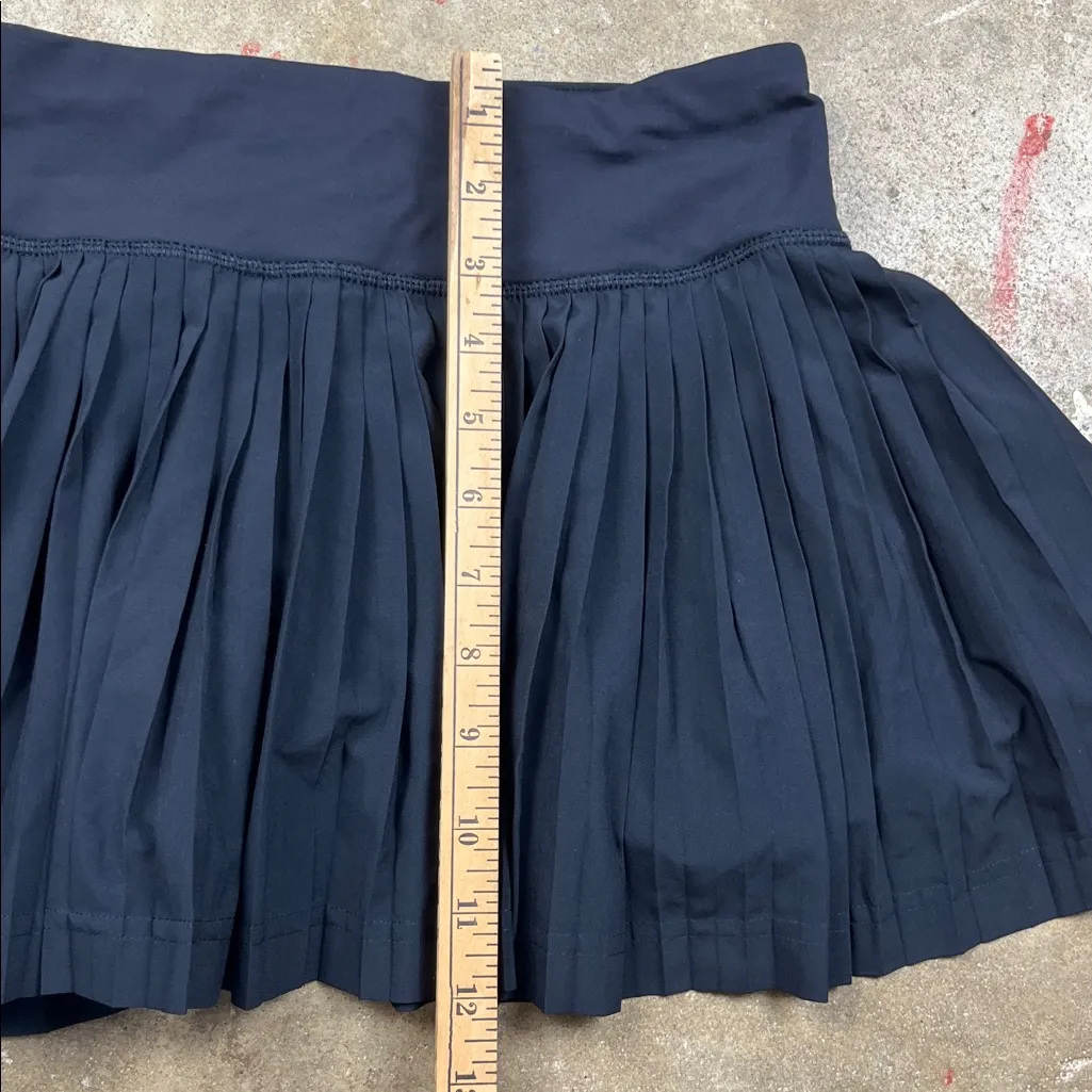 Lululemon Pleat to street skirt in black
Size: 6 - Image 10