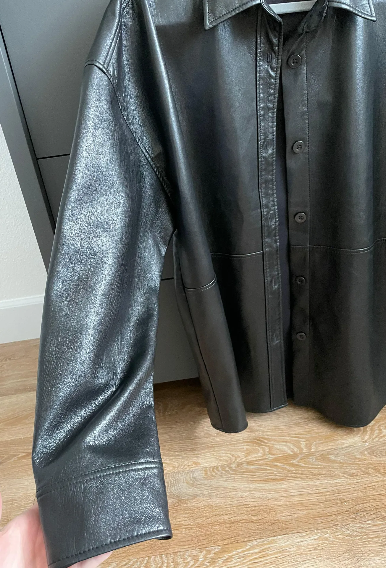 Aritzia Black Leather Pelli Shirt Jacket - Image 6